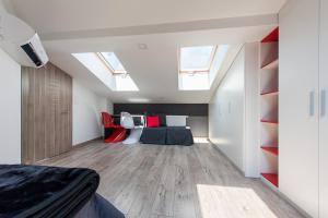 Posedenie v ubytovaní Cozy and Large 62 m2 Apartment with Air Conditioning, Old Town
