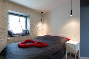 Posteľ alebo postele v izbe v ubytovaní Cozy and Large 62 m2 Apartment with Air Conditioning, Old Town