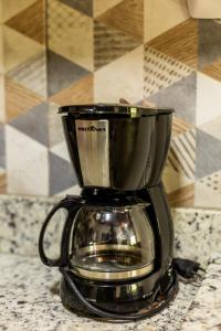a black blender sitting on top of a counter at Flats Brasil Itacaré in Itacaré