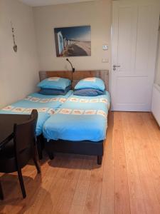 Giường trong phòng chung tại Logies21 Texel