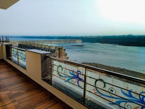 a balcony with a view of a river at Hotel Sardar Rooms in Garudeshwar