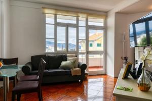 Khu vực ghế ngồi tại Blue View, a Home in Madeira