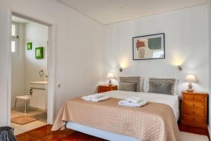 Кровать или кровати в номере Blue View, a Home in Madeira