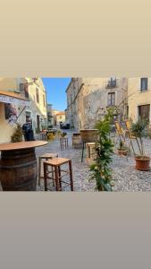 a group of tables and chairs in a courtyard at Residenza Matilde in Fiumefreddo Bruzio