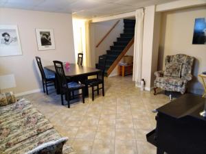 Χώρος καθιστικού στο Gîte Parc Mauricie B&B