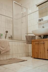 a bathroom with a sink and a shower at Ferienwohnung Katharinenberg 