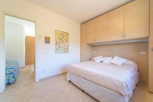 a bedroom with a bed and a sliding glass door at Casa Lucia 1 in Schifoni