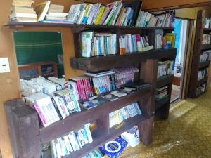 a book shelf filled with lots of books at Daramusara - Vacation STAY 13520 in Furano