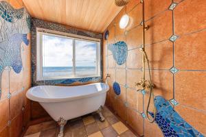 a bathroom with a tub and a window at Nihonkai Yuhi Villa One Story - Vacation STAY 67117v 