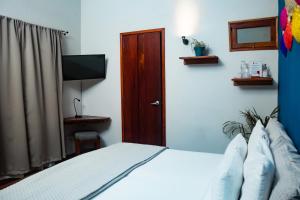 Hotel con Corazón Granada客房内的一张或多张床位