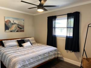 A bed or beds in a room at New remodel! 3-bed house in heart of Carson City