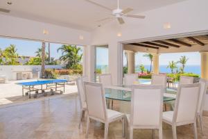 Stunning 6bd Villa in Palmilla! Chef, Butler, Chauffeur and Yacht included! 부지 내 또는 인근 수영장 전경