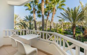 Balkón nebo terasa v ubytování Radisson Blu Palace Resort & Thalasso, Djerba