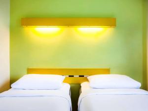 Postel nebo postele na pokoji v ubytování Ibis Budget Jakarta Cikini