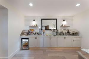 Η κουζίνα ή μικρή κουζίνα στο BEST WESTERN the Inn of Los Gatos