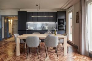 a kitchen with a dining room table and chairs at MIRACONCHA TERRACE by SWEET HOME SAN SEBASTIAN in San Sebastián