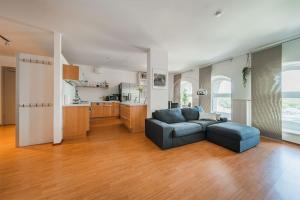 Kuchnia lub aneks kuchenny w obiekcie Spektakuläres Apartment ✩ 7. Stock ✩ kostenlose Parkgarage