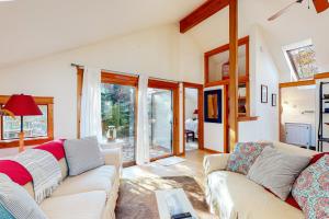 Fotografie z fotogalerie ubytování Little Brown House v destinaci Glen Arbor