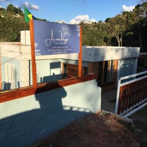 a building with a sign on the side of it at Aconchego das flores in Campos do Jordão