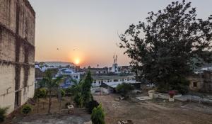 a view of a city at sunset from a building at Haveli Elephant Stable in Būndi