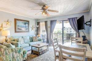 a living room with a couch and a tv at HH Beach & Tennis 245B in Hilton Head Island