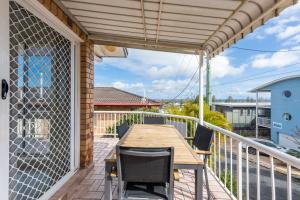 Unit 1 6 Convent Lane - LJHooker Yamba的阳台或露台