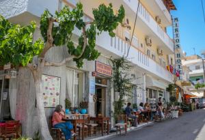 Επισκέπτες που μένουν στο Mirtos Hotel
