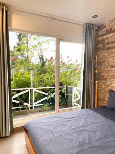 Postel nebo postele na pokoji v ubytování Dalat Topview Homestay