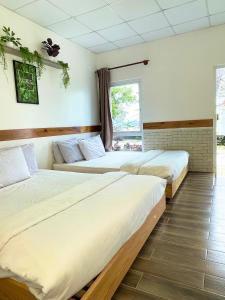 Postel nebo postele na pokoji v ubytování Dalat Topview Homestay
