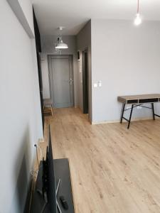 an empty room with a ping pong table in it at Apartament incantator Iasi Copou in Iaşi
