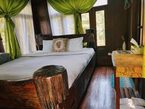 Postel nebo postele na pokoji v ubytování Sukhothai City Resort
