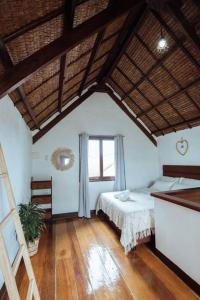 Giường trong phòng chung tại BayayTagoSiargao