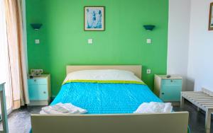 Ένα ή περισσότερα κρεβάτια σε δωμάτιο στο Mirtos Hotel