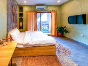 a bedroom with a bed and a large window at Eo Gió Có Homestay in Quy Nhon