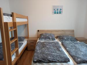 Postel nebo postele na pokoji v ubytování Holiday House Adrelot