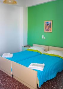 Ένα ή περισσότερα κρεβάτια σε δωμάτιο στο Mirtos Hotel