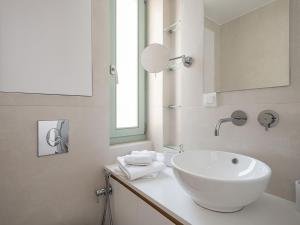 Koupelna v ubytování Mythodea Luxury Suites