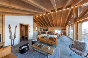 Posezení v ubytování Oak Tree Chalet - on the ski slope - luxury!
