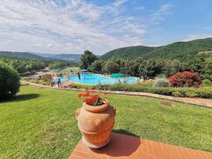 Bazén v ubytování Resort Le Tegole nebo v jeho okolí