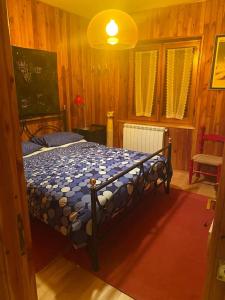 a bedroom with a bed in a wooden room at Appartamento incantevole e confortevole con Camino in Terminillo