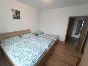 Postel nebo postele na pokoji v ubytování Holiday House Adrelot