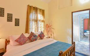 Posteľ alebo postele v izbe v ubytovaní GR Stays WHITE HOUSE 4bhk Private Pool Villa in Calangute