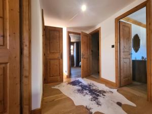 CHALET LA LOUVE, Courchevel 1650- 15 personnes Jacuzzi et Hammam Pistes 70 m,commerces 50m