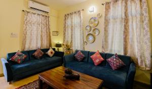 Posedenie v ubytovaní GR Stays WHITE HOUSE 4bhk Private Pool Villa in Calangute