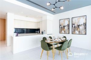 a kitchen and dining room with a table and chairs at Dream Inn Apartments - Index Tower in Dubai