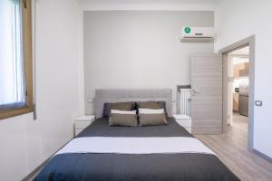Posteľ alebo postele v izbe v ubytovaní Maneki Murri 124 bologna