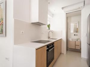 Kuchyň nebo kuchyňský kout v ubytování Mythodea Luxury Suites