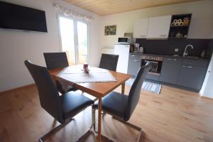 Kuchyňa alebo kuchynka v ubytovaní Ferienwohnung Kohlweis