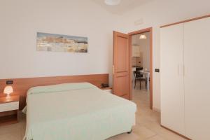 Letto o letti in una camera di Apartments in residence with swimming pool in Villasimius
