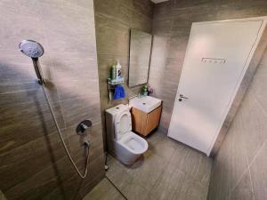 Salle de bains dans l'établissement REVOAurora PLACE-2room-bukit jalil-5pax-pavilion2-C29